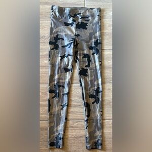 Koral Lustrous Infinity High Rise Shiny Legging - Camo Sz S